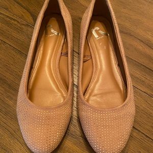 Tan w gold accent flats